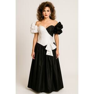 1980s ILGWU Black & White Avant Garde Evening Gown Sculptural sleeves USA made S